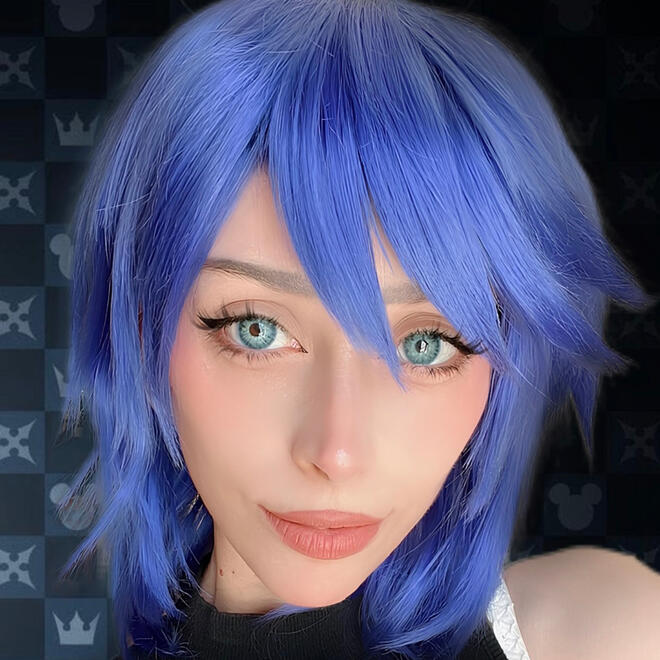 Professional cosplayer and streamer on Twitch and instagram